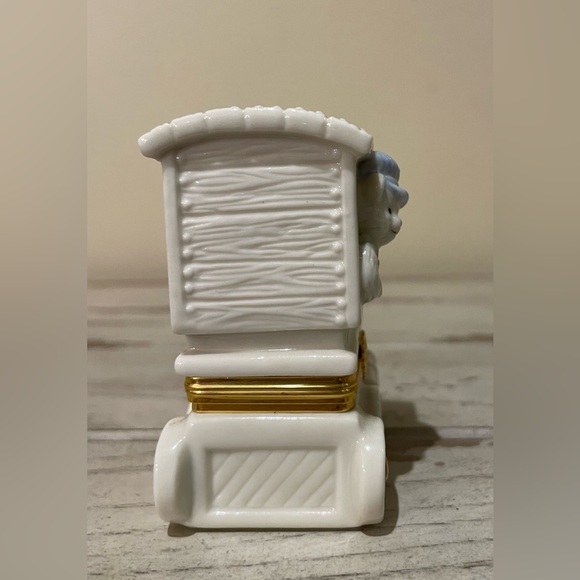Lenox Treasures All Aboard Train Trinket Box with Train Charm - Picture 5 of 9